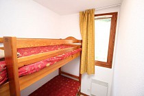 Le Chalet d'Arrondaz - slaapkamer met stapelbed en verwarming